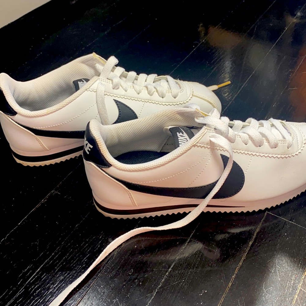 Nike tennis shoes